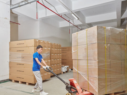 D4 Φωτό LED ανθεκτικό στην υγρασία 160LPW με έτοιμο 4 έκτακτης ανάγκης 4W@3HRS Plug and Play εύκολη συντήρηση Κατάλληλο για γκαράζ στάθμευσης και φωτισμό