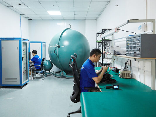 D4 Φωτό LED ανθεκτικό στην υγρασία 160LPW με έτοιμο 4 έκτακτης ανάγκης 4W@3HRS Plug and Play εύκολη συντήρηση Κατάλληλο για γκαράζ στάθμευσης και φωτισμό