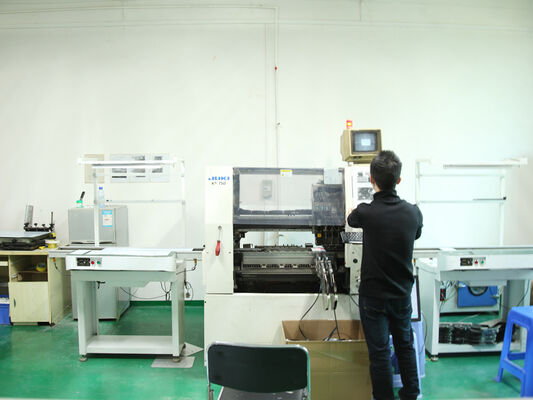 Αδιάβροχο φωτιστικό LED D4 με έως 160 LPW DIP Power/3CCT/3-φάσεων αλλαγή 1SKU=12SKU Φιλικό για μια ιδανική λύση σε πολλές εφαρμογές όπως πάρκινγκ, εργοστάσια