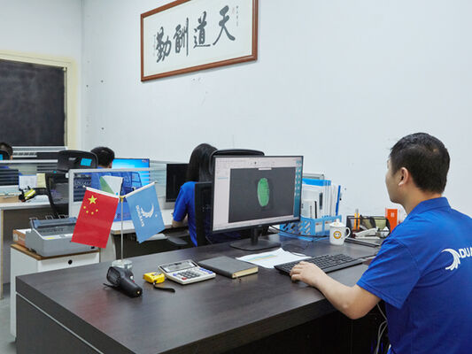 Αδιάβροχο φωτιστικό LED D4 με έως 160 LPW DIP Power/3CCT/3-φάσεων αλλαγή 1SKU=12SKU Φιλικό για μια ιδανική λύση σε πολλές εφαρμογές όπως πάρκινγκ, εργοστάσια