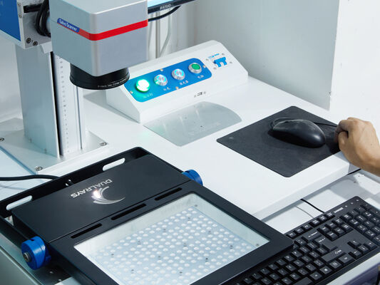 Αδιάβροχο φωτιστικό LED D4 με έως 160 LPW DIP Power/3CCT/3-φάσεων αλλαγή 1SKU=12SKU Φιλικό για μια ιδανική λύση σε πολλές εφαρμογές όπως πάρκινγκ, εργοστάσια